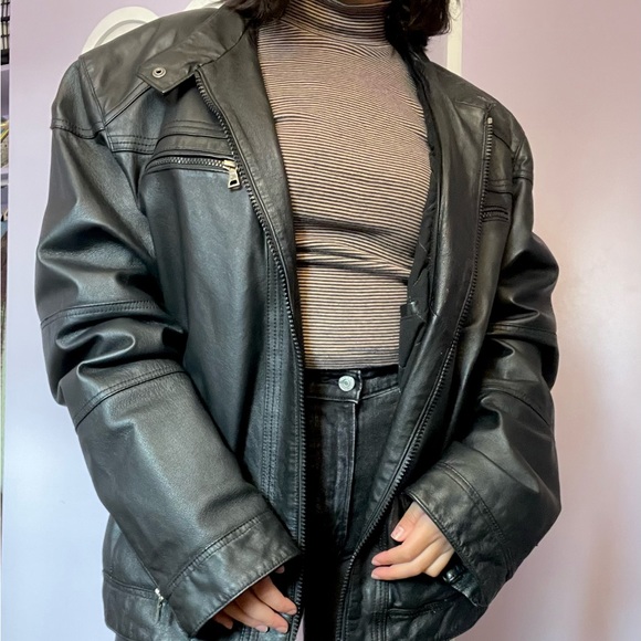 **SOLD** Black Oversized Leather Jacket - Picture 3 of 8